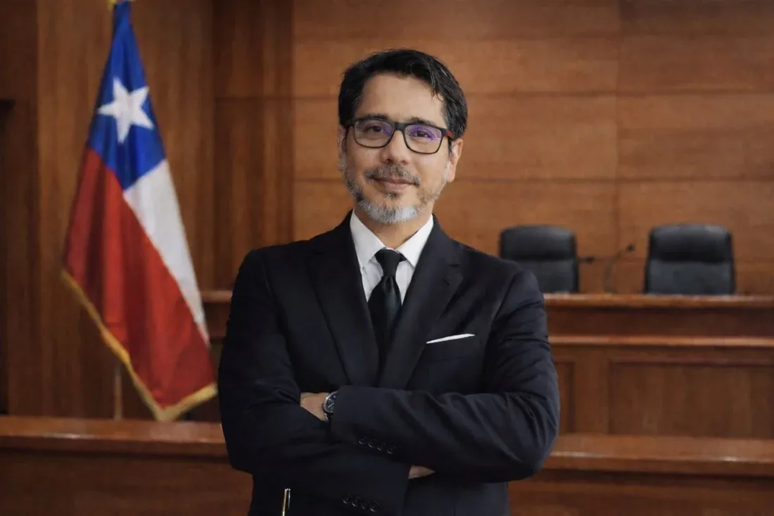 Retrato profesional de Oscar Begazo Ahumada